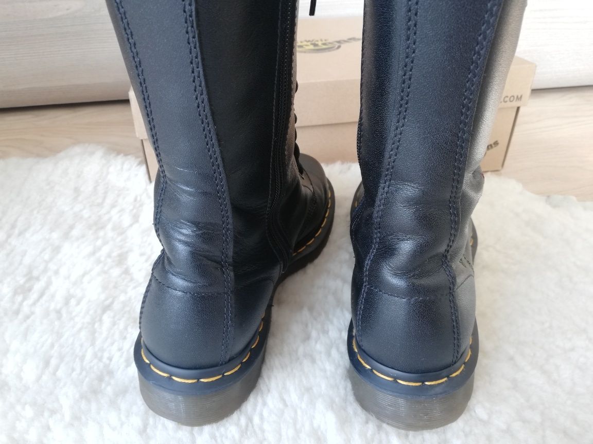 Buty glany Dr. Martens Vonda r. 40