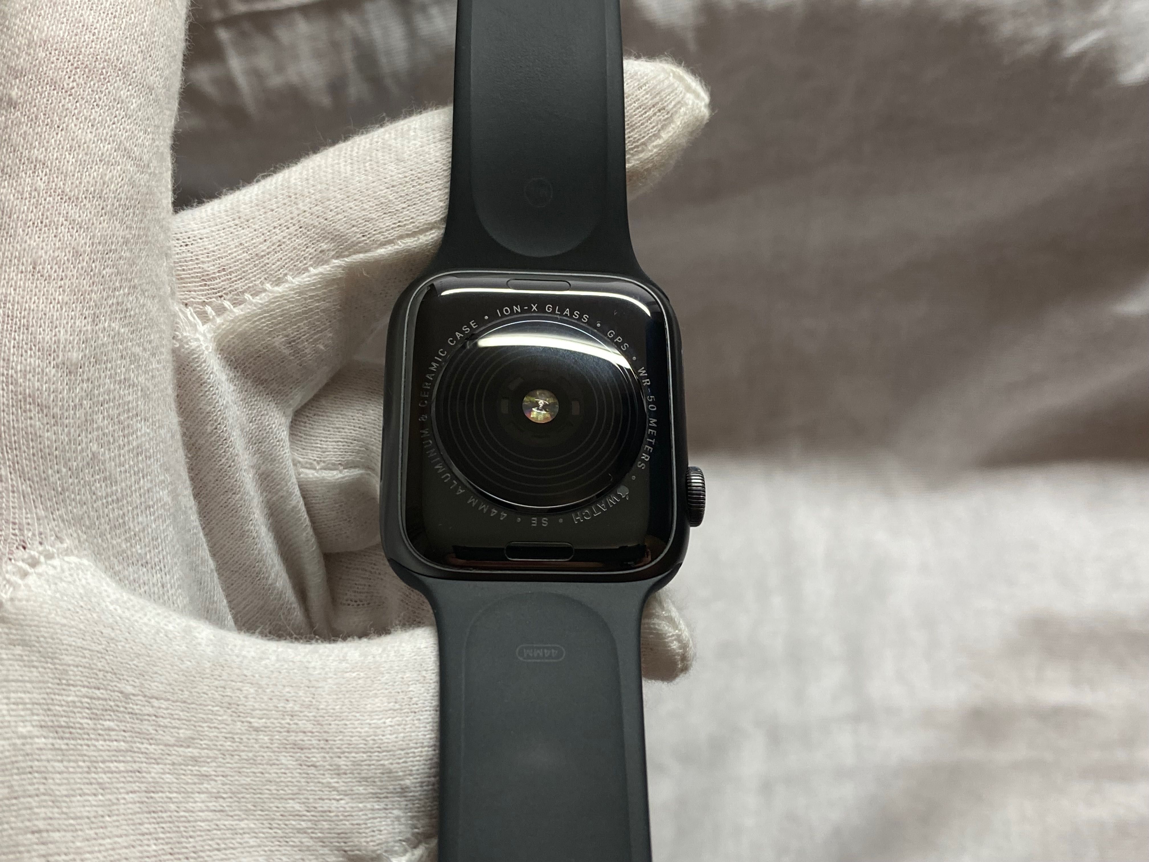 Apple Watch SE 44 mm годинник