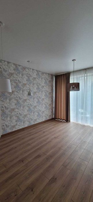 Продам квартиру у  ЖК "Вертикаль" з частковим ремонтом