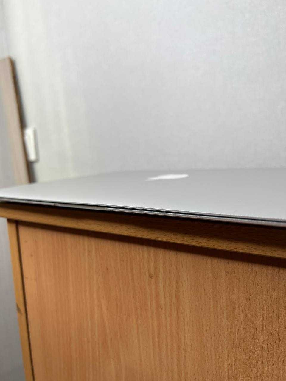 Apple MacBook Air 13’ 2017 MQD32 Intel i5-5350U 8GB 128SSD як новий