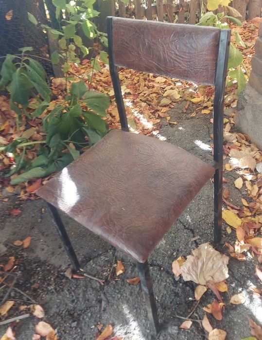 Стіл та стілець з спинкою, м'який