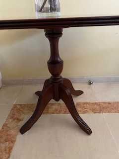 Mesa de apoio/decorativa em mogno
