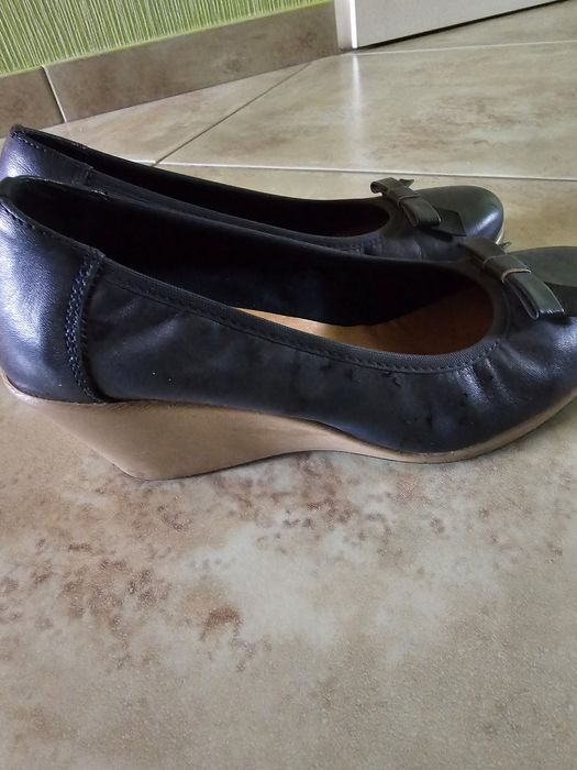 Buty damskie na koturnie Lasocki