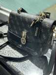 Оригінальна жіноча сумка guess