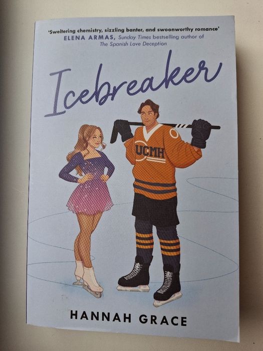 Продам книгу "Icebreaker" Hannah Grace