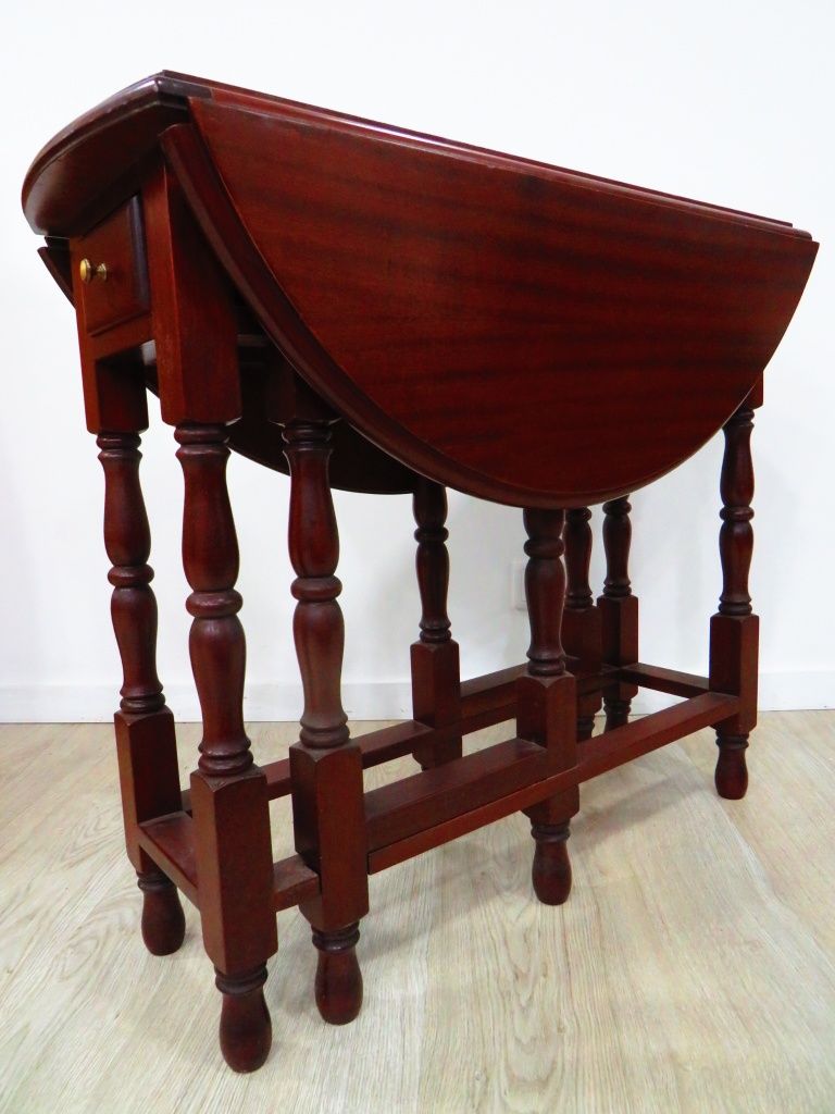 Mesa de abrir com duas abas.