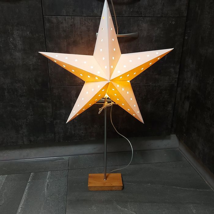 Lampa dekoracyjna w kształcie gwiazdy. Lampa Bożonarodzeniowa