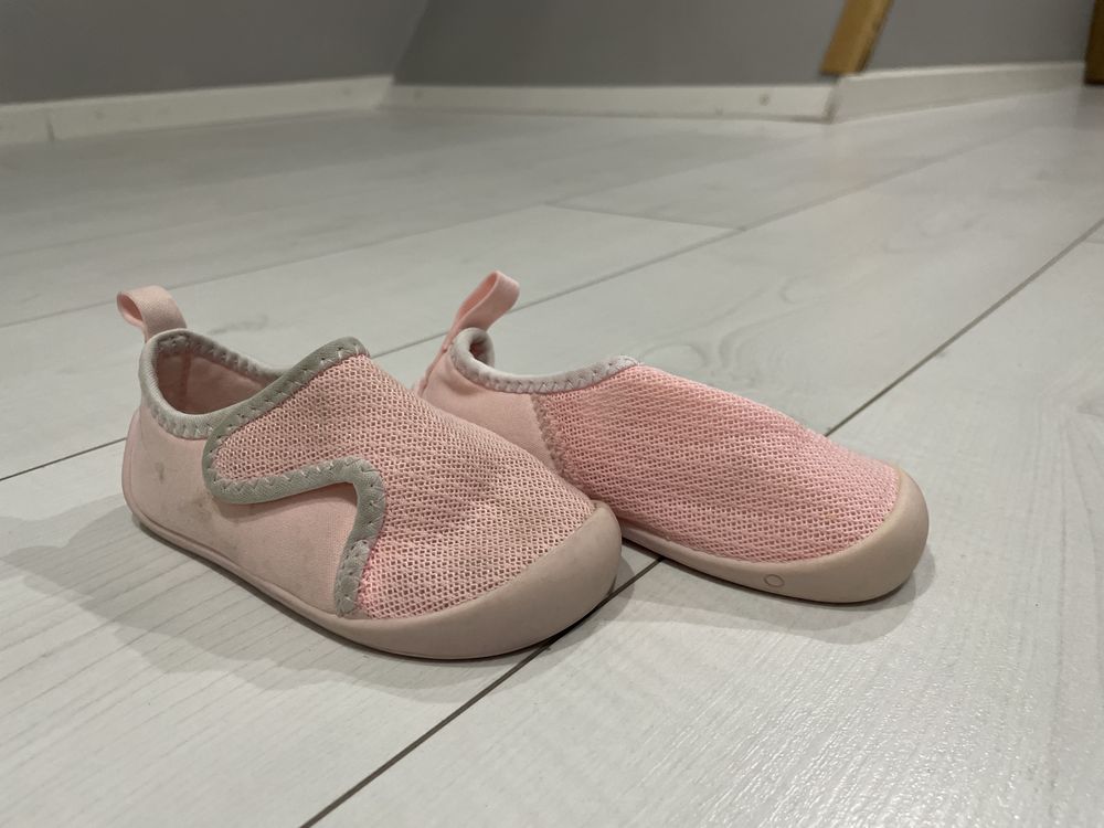 Kapcie Decathlon roz.22