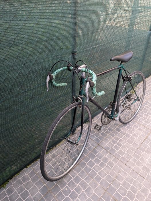 Bicleta verde de estrada vintage