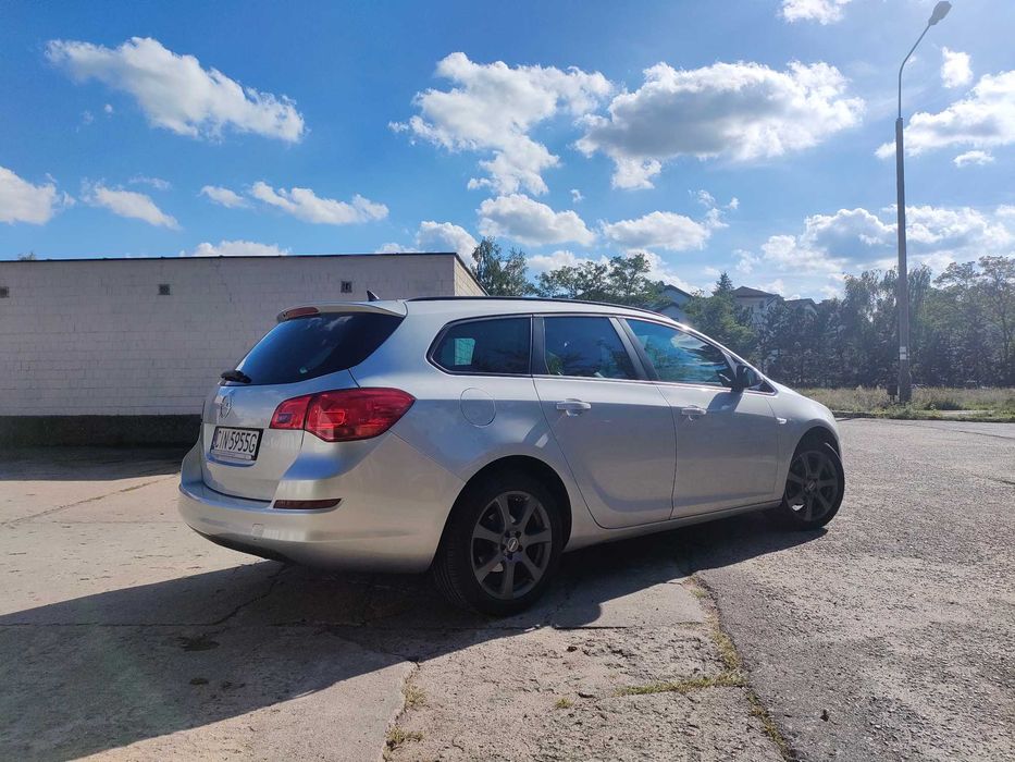 Opel Astra J Sports Tourer Benzyna  LPG/ butla ważna do 2032 85 Kw