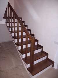 Деревянная лестница (сходи), монтаж ступеней ,балясин.