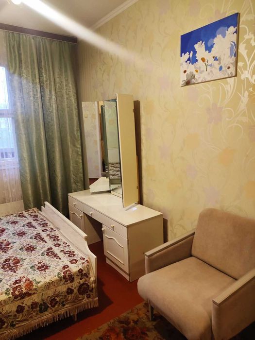 2 кімнатна, Бажана 5а, ГАЗ, тихий двір, метро Харківська -5хв пішки