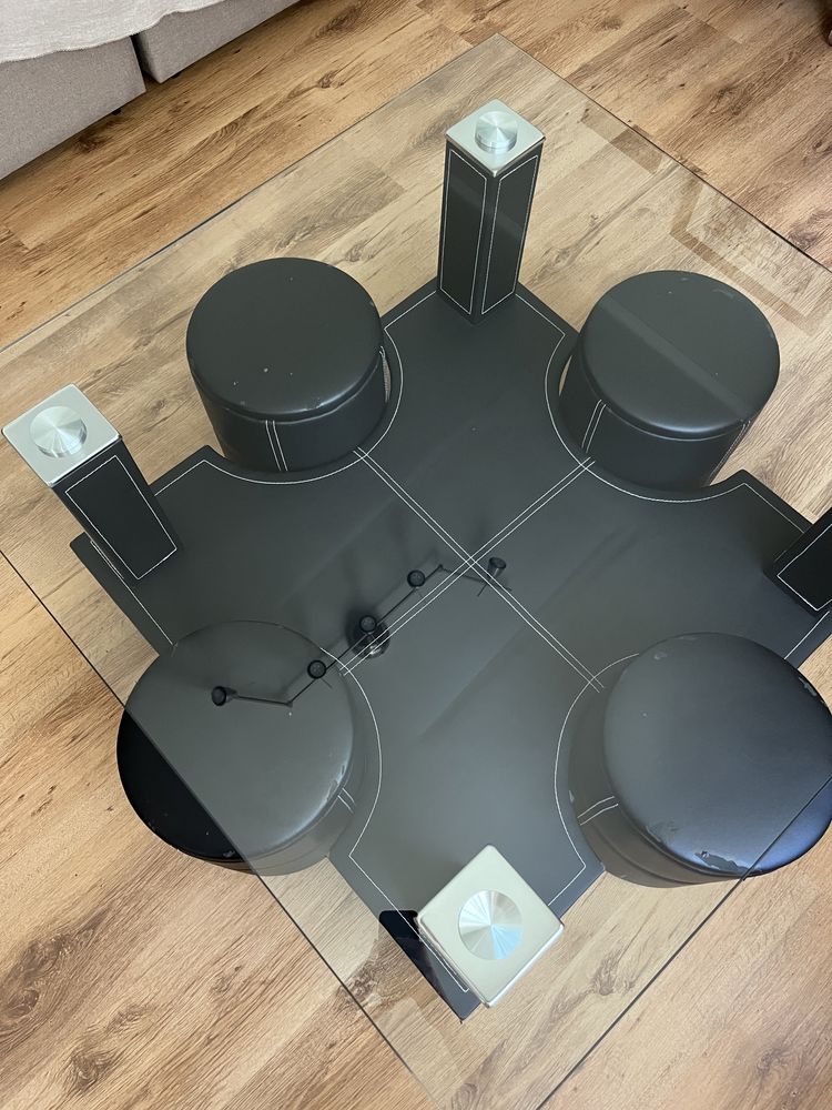 Mesa de centro com bancos