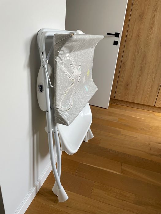 Komoda kąpielowa dla niemowląt wanienka przewijak składany