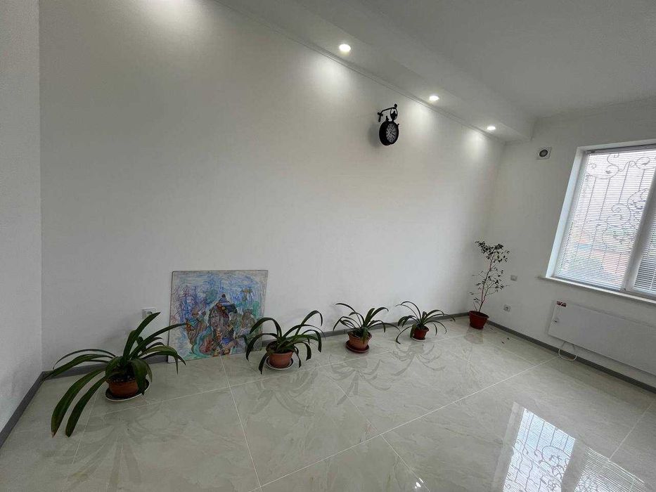 Продам 2-х этажный, современный, дом новой постройки в Центре