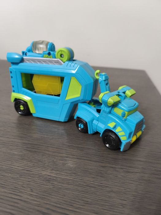 Transformers Centrum Dowodzenia auto/robót z przyczepą