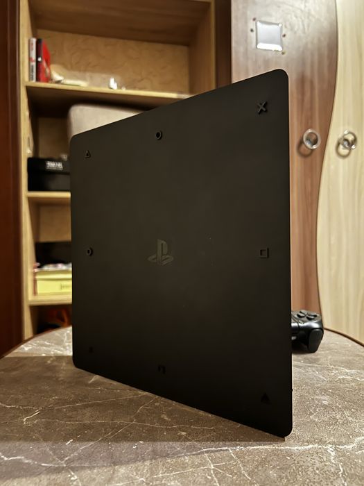 PS4 slim 1TB +2 джойстика +2 частини The Last of Us