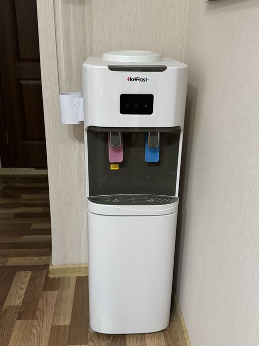Кулер для води HotFrost V115CE