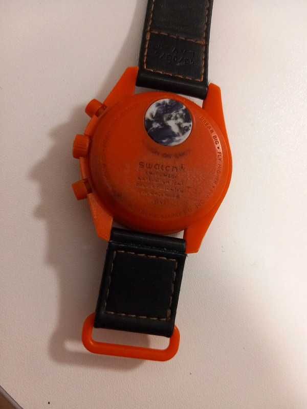 Omega x Swatch Lava SO33O100 Wulkaniczna Energia