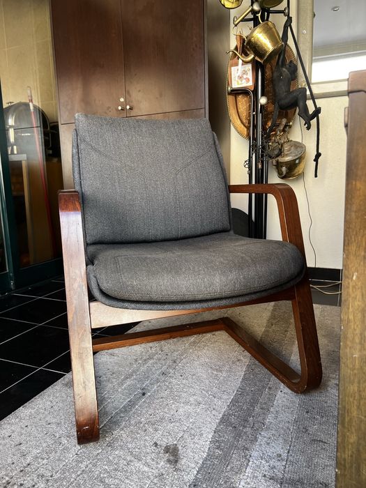 Cadeira-Poltrona de madeira e tecido