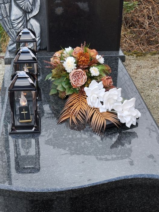 Stroik na grób cmentarz pomnik kompozycja wiązanka sztuczne chryzantem