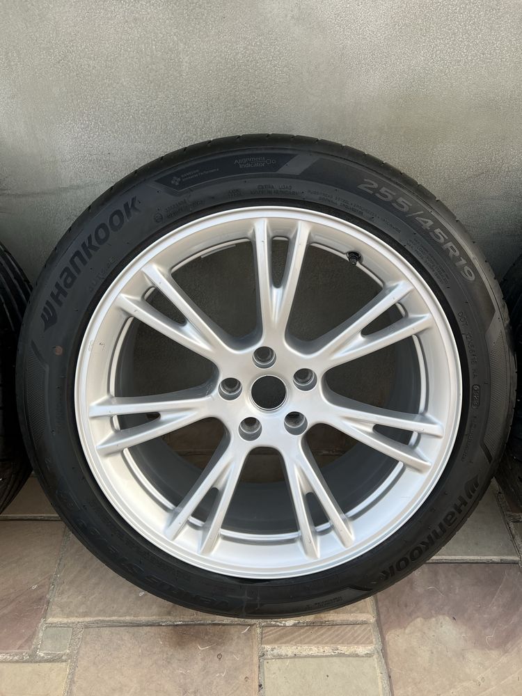 Диски з шинами Tesla Model Y r 19 255/45