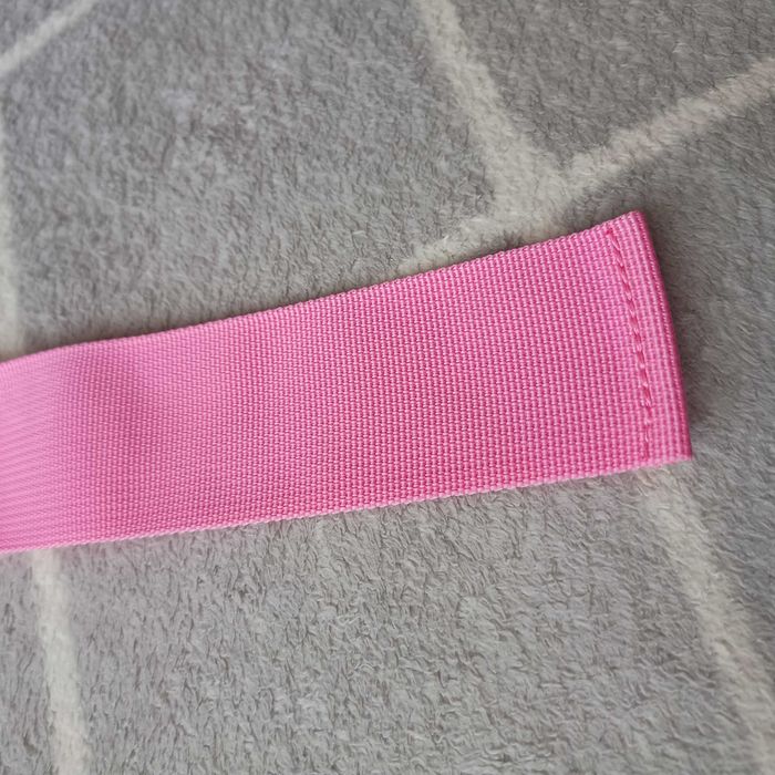 Pasek różowy, szerokość 5cm, klamra plastikowa