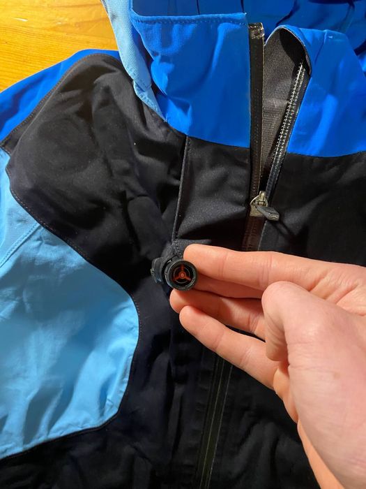 Вітровка gore-tex із надувним клапаном