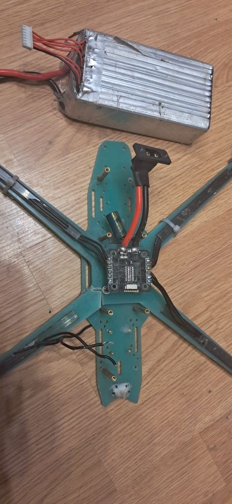 Дрон FPV квадрокоптер