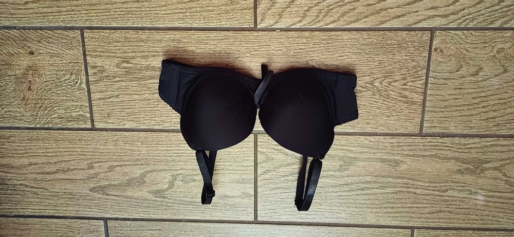 Czarny biustonosz Han w r. 36/80A