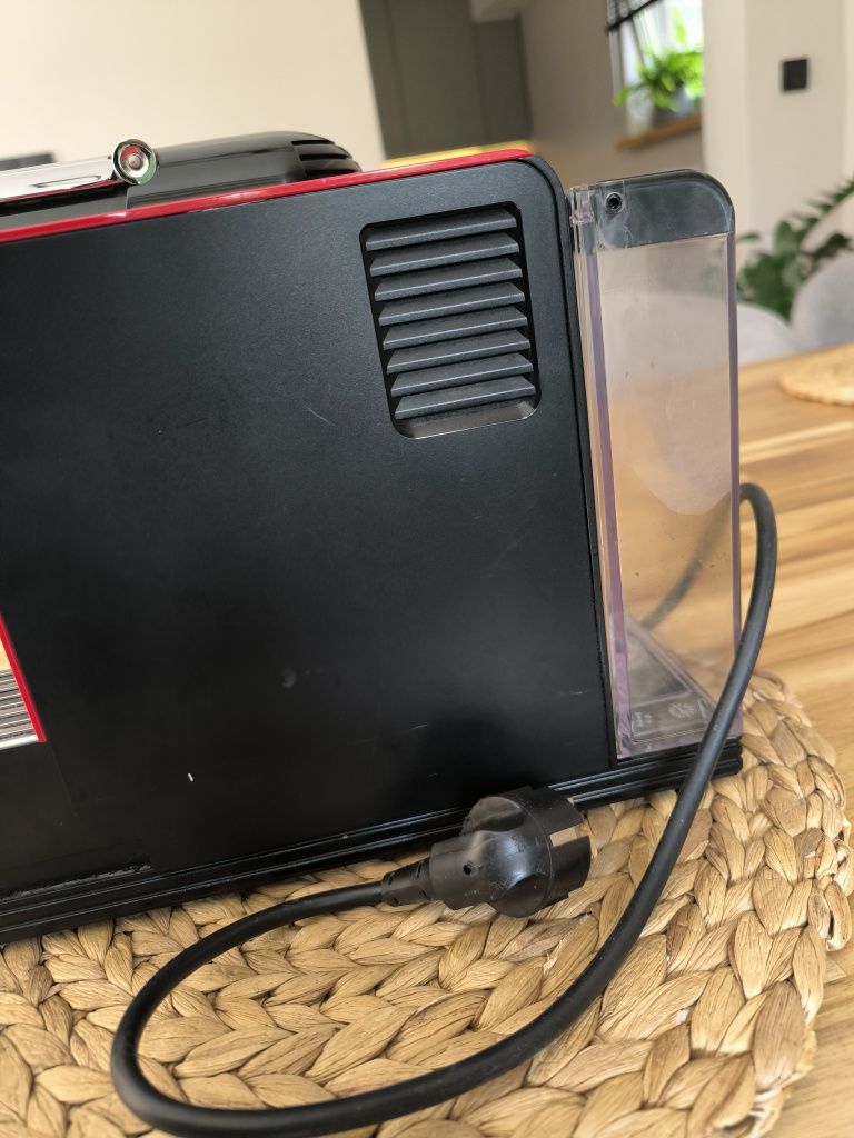 Ekspres na kapsułki delonghi z funkcją spieniania mleka