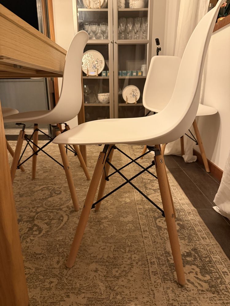 Mesa de jantar extensível IKEA bege (4 a 6 lugares) – Excelente estado