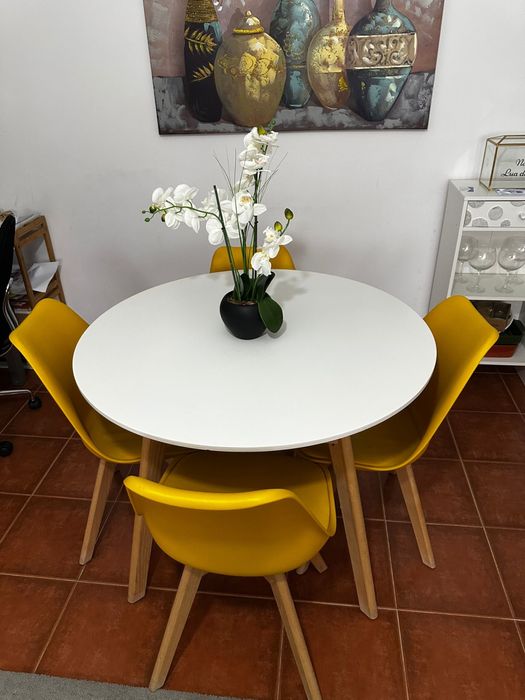 Conjunto de mesa de jantar + 4 cadeiras + quadro decorativo