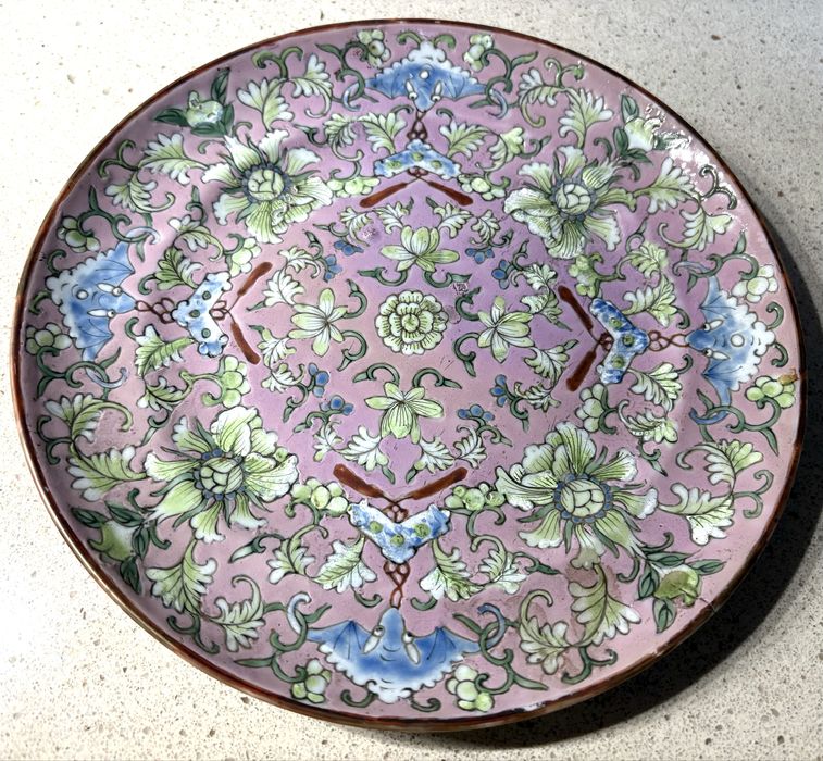 Muito raro antigo prato asiático Familia Rosa com lotus e morcegos