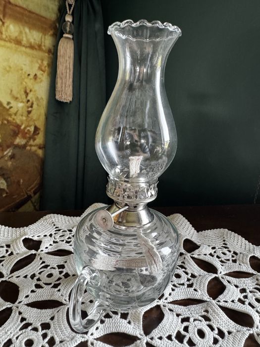 Szklana lampa naftowa kaganek