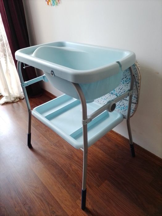 Дитячий пеленальний столик і ванночка Chicco