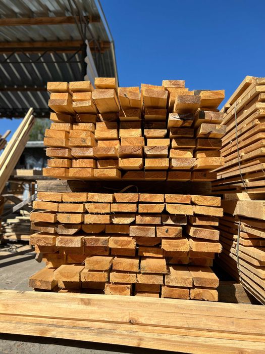 Пиломатериали з Закарпаття з сосни. Брус, дошка, рейка, доставка.