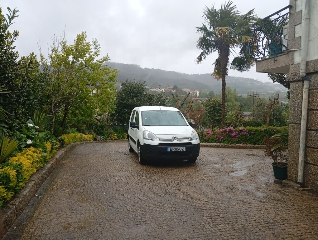 Vendo Berlingo de 2015 .3 lugares preço de fim de semana fim de semana
