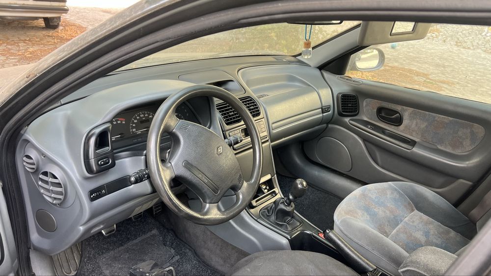 Vendo laguna 95 com defeito
