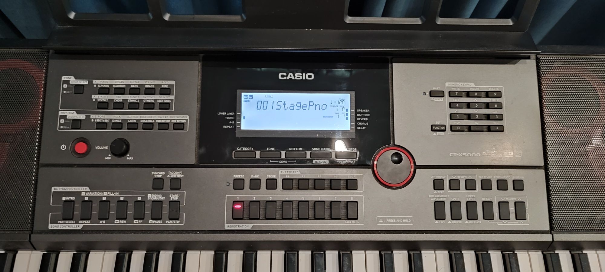 Синтезатор Casio CT-X5000. В подарунок підставка