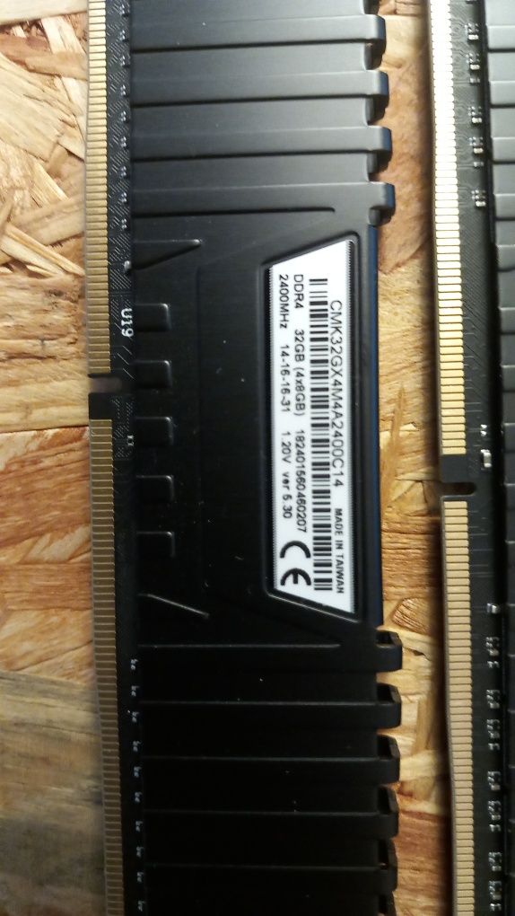 Kit de Memória DDR4 4x8GB Quad-channel RAM Corsair 32GB Vengeance LPX