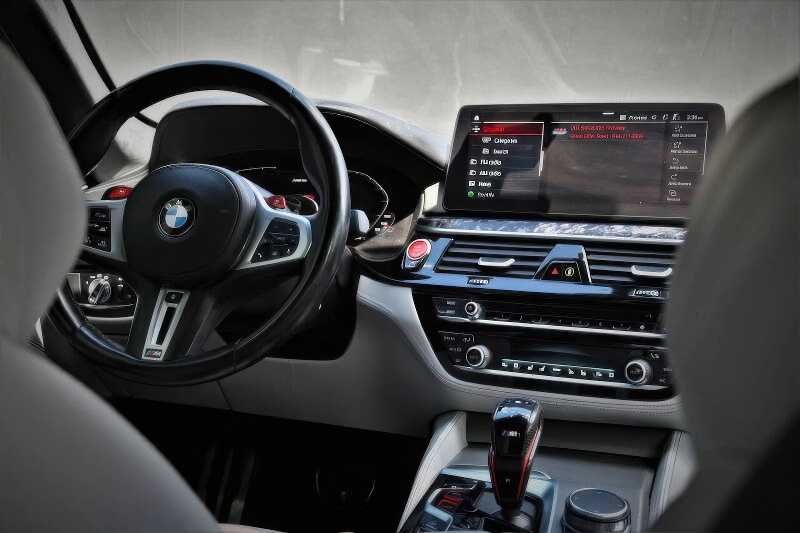 2023    BMW   M5