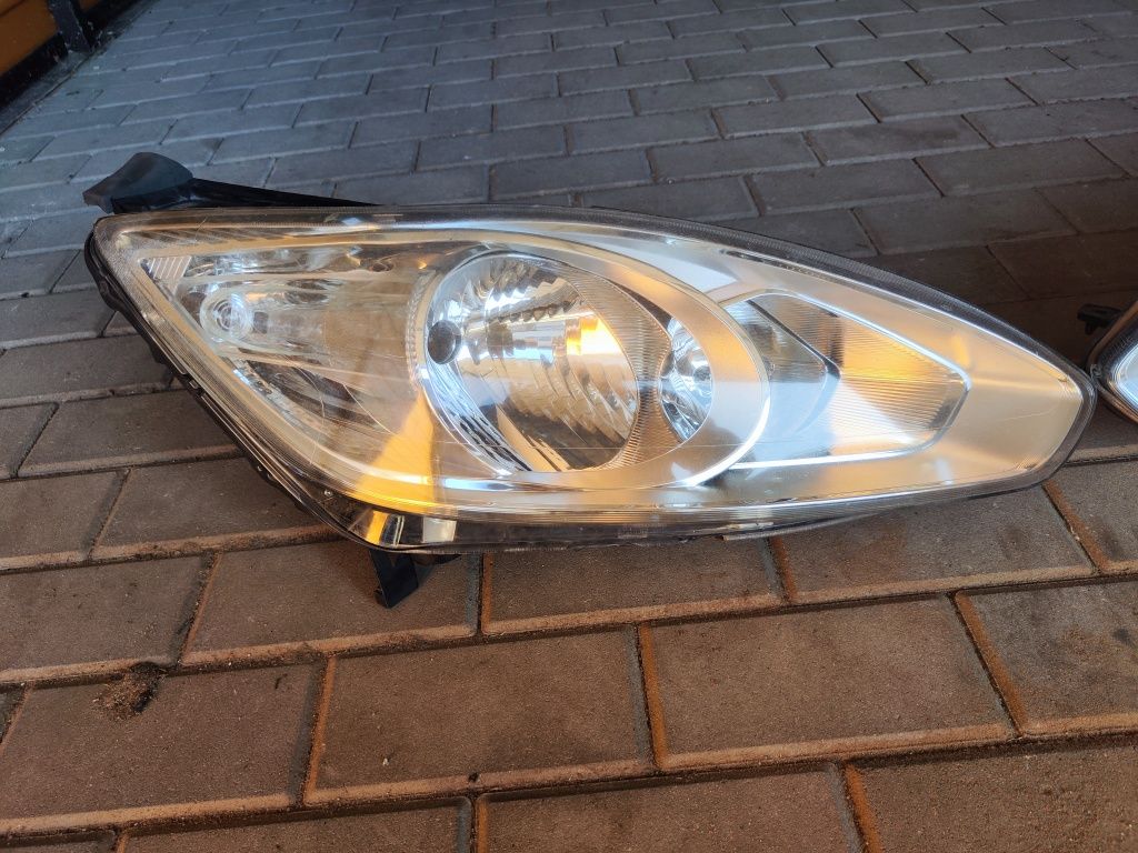 Lampy Ford Grand C-Max 2011