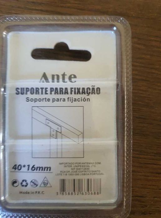 suporte de fixação novo na caixa com parafusos