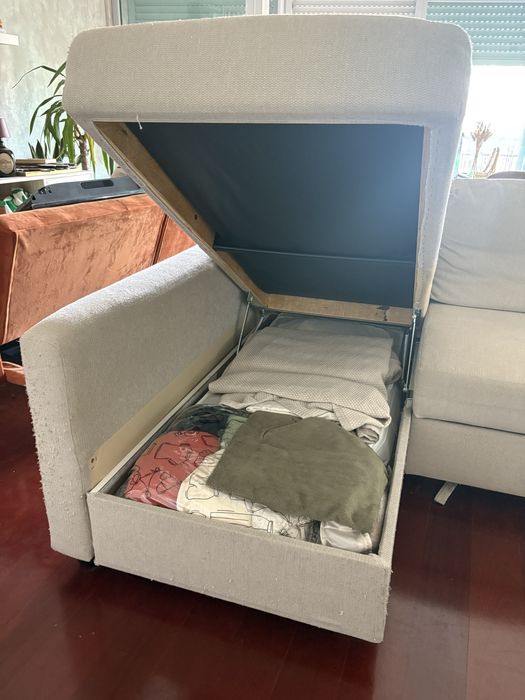 Sofá FRIHETEN cor beje (com cama e arrumaçao)