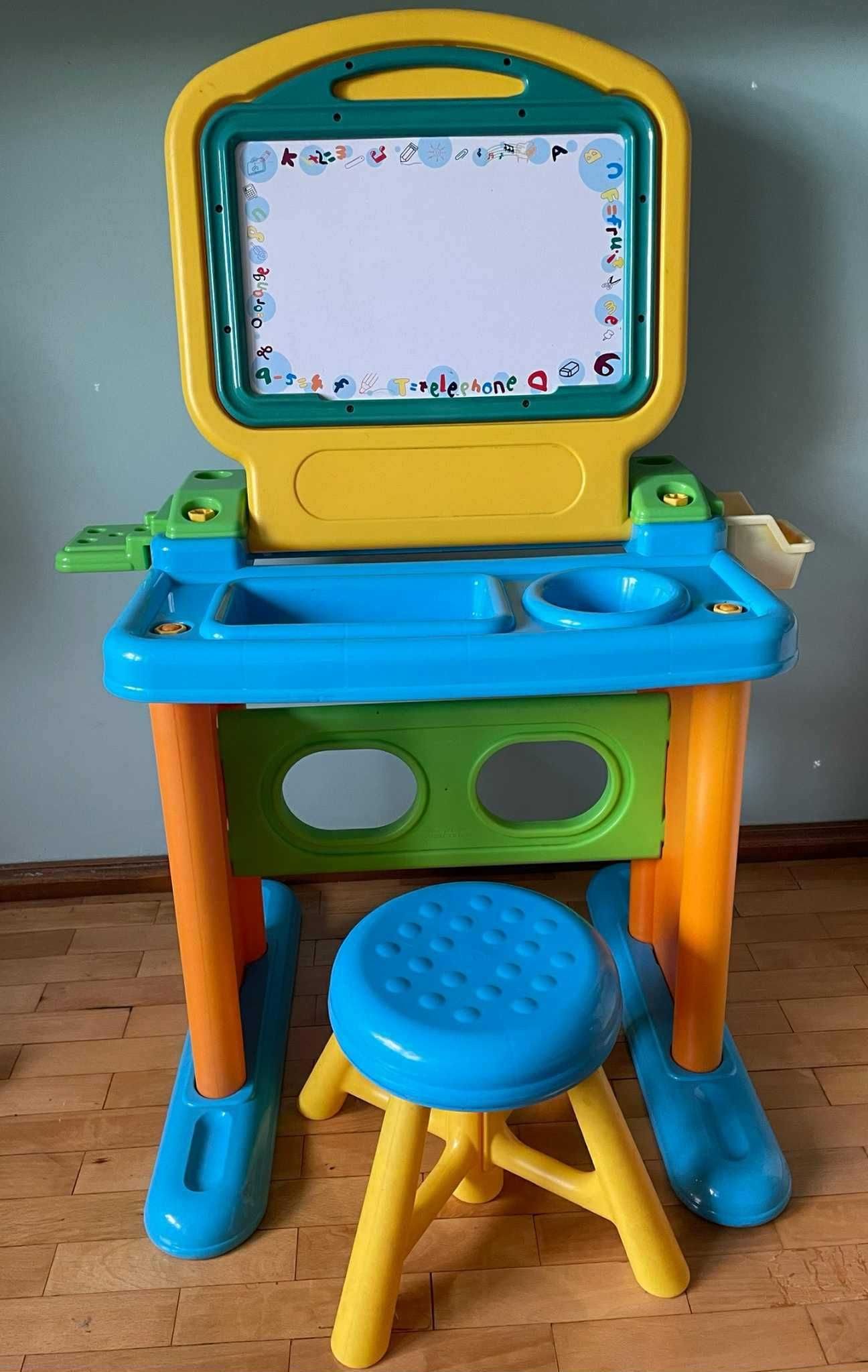 Biurko/stolik z krzesełkiem tablica 2w1 stan bardzo dobry!