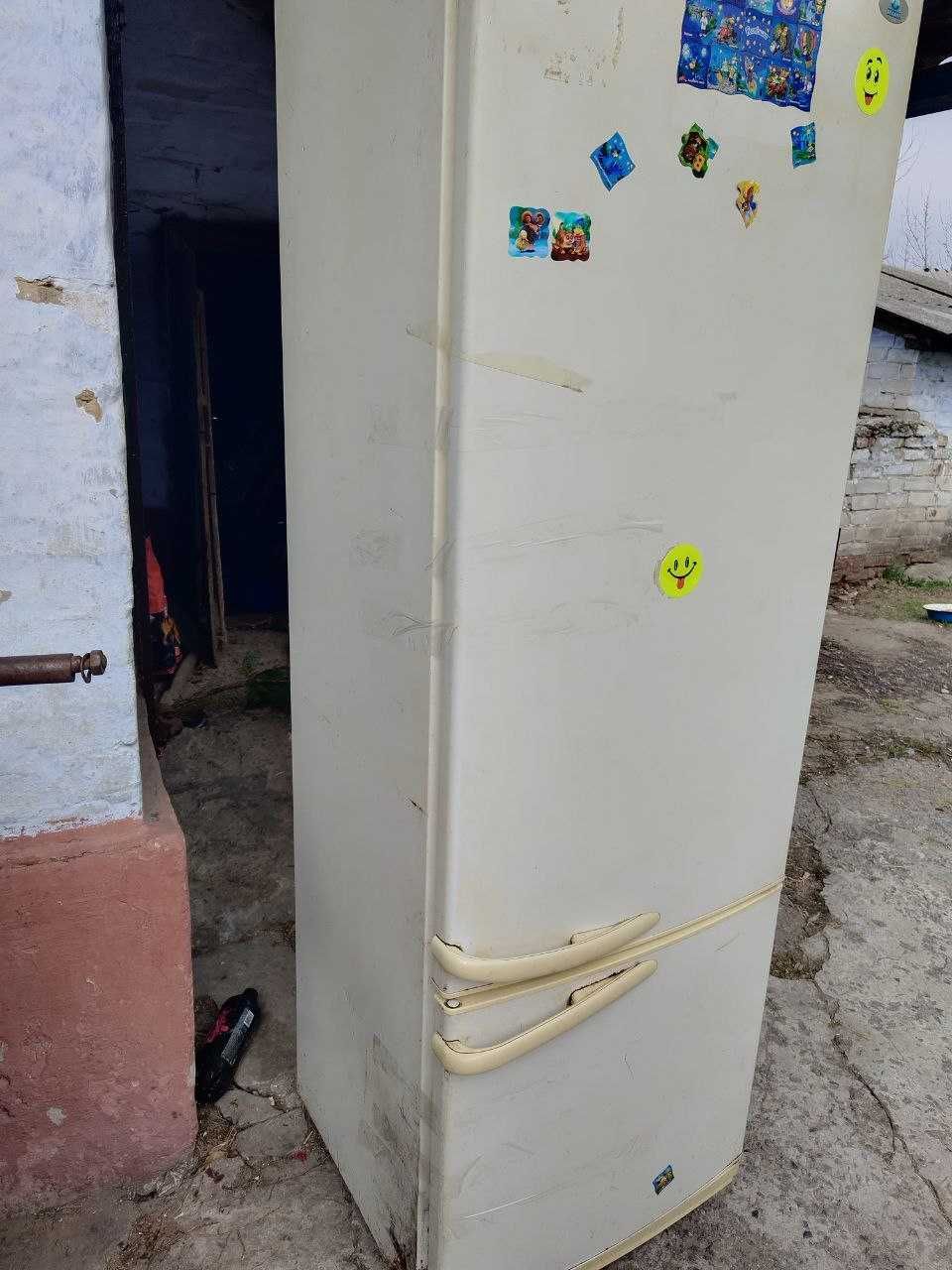 Продам холодильник