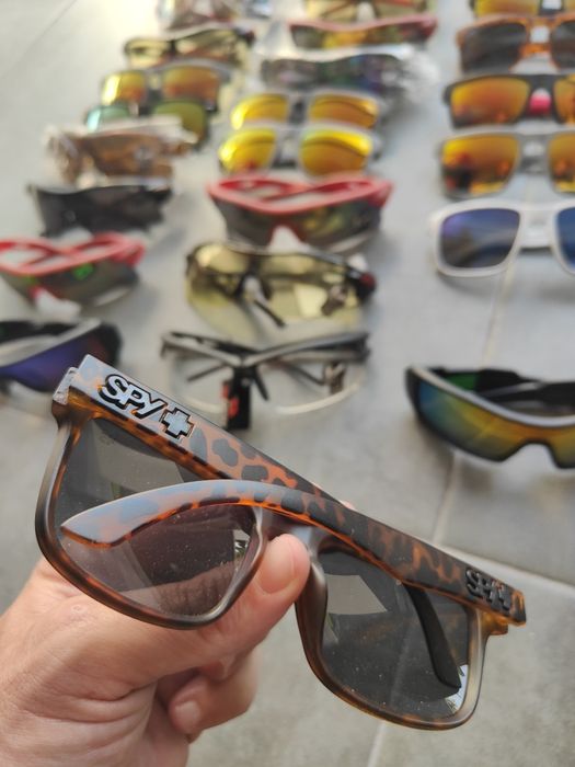 Vários óculos sol novos Ken Block