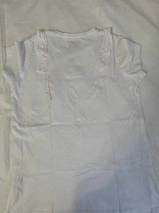 Blusa/ camisola branca básica com renda nos lados, em perfeito estado