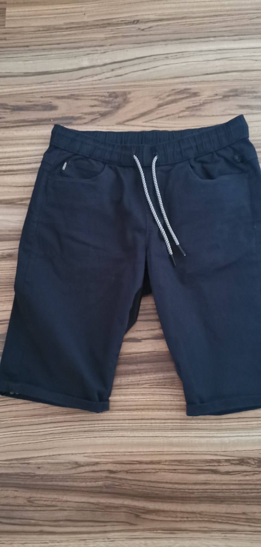 Spodnie męskie krótkie Cropp W 32 pas 42cm rozciąga się na gumce